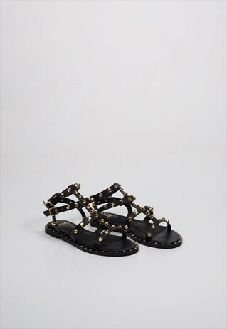 MARTA BLACK STUDS