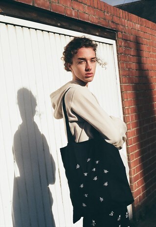 TOTE BAG IN BLACK WITH BEE EMBROIDERY