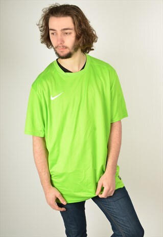 VINTAGE NIKE T-SHIRT IN GREEN