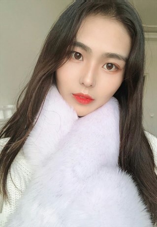 NICE AND WARMSHAGGY FAUX FUR SCARF IN WINTER