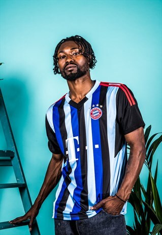 VINTAGE BAYERN MUCHEN FOOTBALL SHIRT IN BLUE AND BLACK