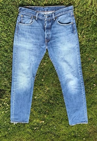 VINTAGE 501 WORN IN BUTTON FLY LEVI JEANS