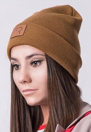 CARAMEL EMBLEM WINTER BEANIE