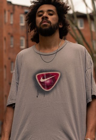 VINTAGE NIKE 00S Y2K BIG CENTRAL SWOOSH TEE IN GREY AND RED