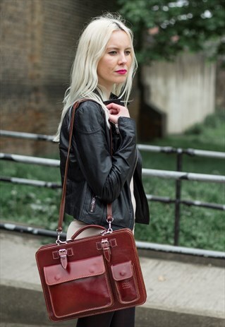LEATHER MESSENGER BAG IN BURGUNDY RED