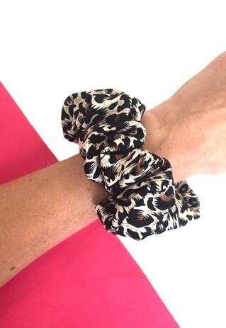 LEOPARD PRINT HAIR SCRUNCHIE