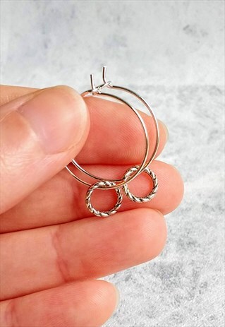 MINIMALIST TWISTED HOOP EARRINGS
