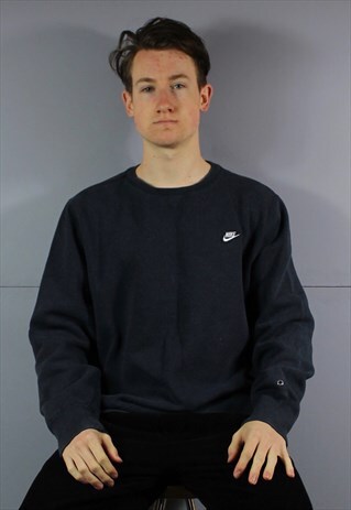 VINTAGE NIKE SWEATSHIRT IN NAVY BLUE WITH EMBROIDERED LOGO.
