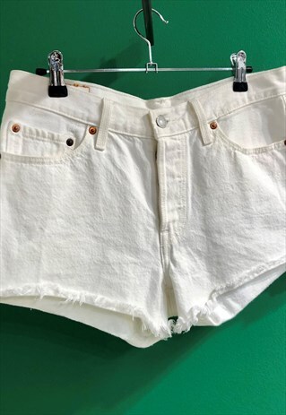 VINTAGE LEVIS SUMMER FRAYED WHITE SHORTS