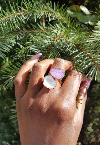WHITE LILAC ADJUSTABLE GEMSTONE GOLD RING