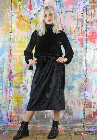 MIDI DRESS IN BLACK VELVET