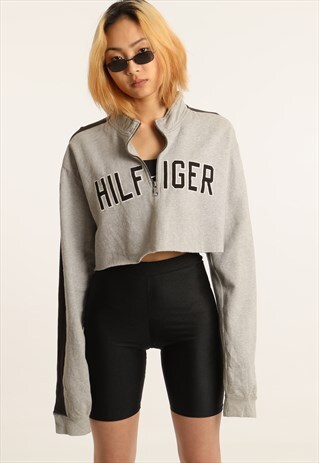 VINTAGE TOMMY HILFIGER EMBROIDERED CROPPED 1/4 SWEATSHIRT