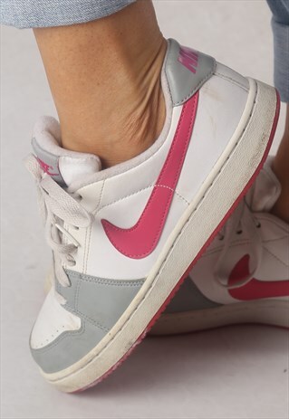 NIKE TRAINERS UK 5.5. US 8 , EUR 39 (73H)
