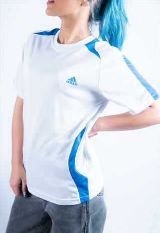 VINTAGE ADIDAS T-SHIRT IN WHITE WITH BLUE EMBROIDERY LOGO