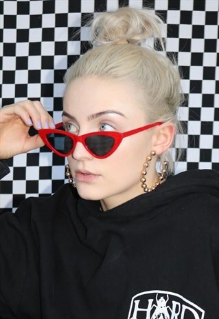 CAT EYE SUNGLASSES IN RED