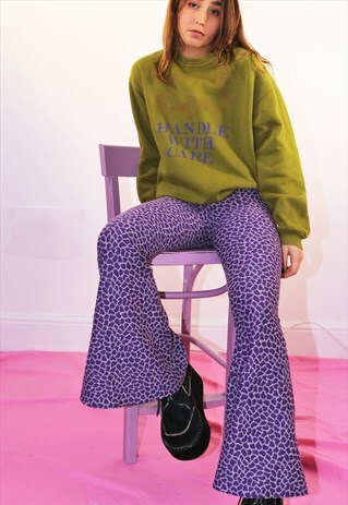 KNIT ANIMAL PRINT FLARES IN PURPLE