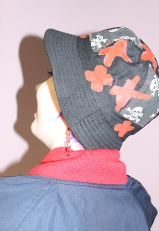 GRUNGE SKULL AND CROSS BLACK FESTIVAL BUCKET HAT