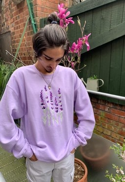 Yolotus Lavenders Embroidery Graphic Sweatshirt in Lilac