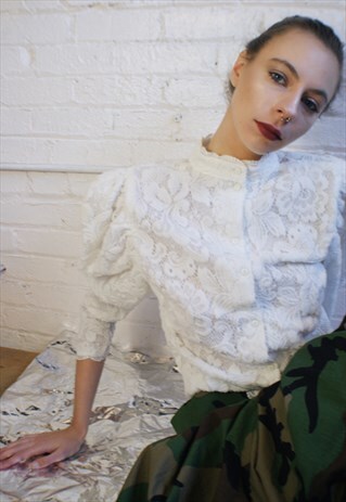 ROMANTIC PUFFY SLEEVE LACE TOP