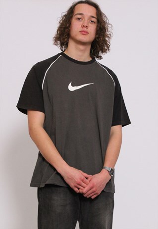 VINTAGE NIKE T SHIRT
