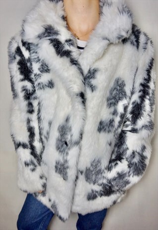 VINTAGE LUXURIOUS CRUELTY FREE BLACK WHITE FAUX FUR COAT