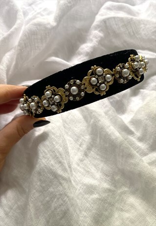 BLACK VELVET HEADBAND WITH GOLD AND FAUX PEARL FLORAL DETAIL