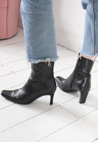 VINTAGE 90S MID HEEL BLACK LEATHER ANKLE BOOTS
