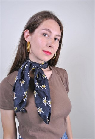 VINTAGE CUTE FLOWERS SHAWL