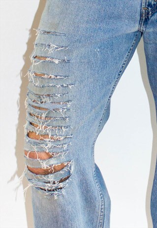 VINTAGE 90'S LARGER SIZE DISTRESSED LEVI JEANS