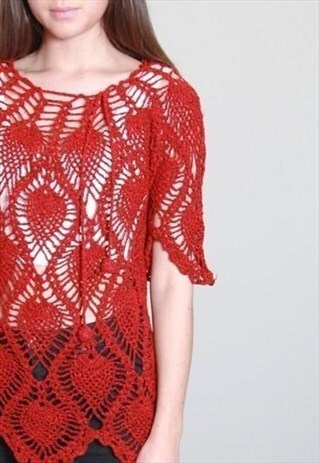 VINTAGE 1970'S RED/BLACK SCALLOPED HEM CROCHET TOP