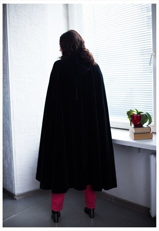 VINTAGE 60'S BLACK VELVET HOODED CAPE