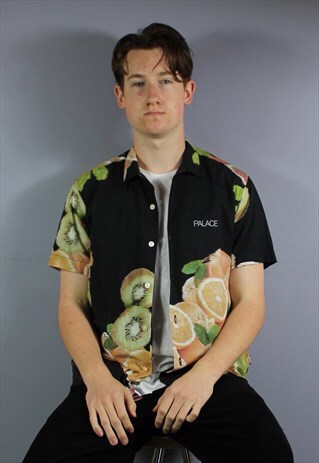 PALACE CITRUS ACID SHIRT IN BLACK WITH PRINTED LOGO. SIZE S.