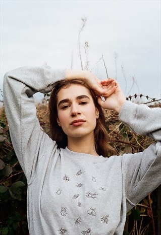 UNISEX SWEATSHIRT IN GREY WITH BUG EMBROIDERY