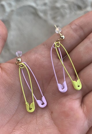 SAFETY PIN EARRINGS IN PINK & YELLOW