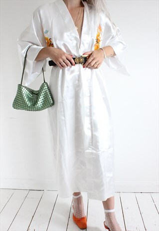 VINTAGE 90S WHITE DRAGON EMBROIDERED JAPANESE STYLE KIMONO