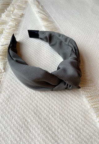 KNOT HEADBAND IN KHAKI SATIN