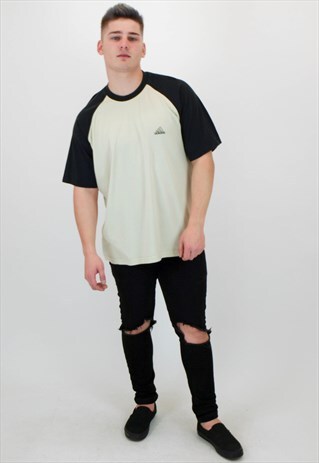 VINTAGE ADIDAS T-SHIRT