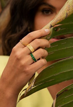 Women's Thick Ring Band With Emerald Green Stones - Gold