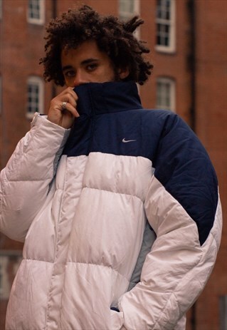 VINTAGE NIKE PUFFER JACKET IN A COLOURBLOCK WHITE AND NAVY