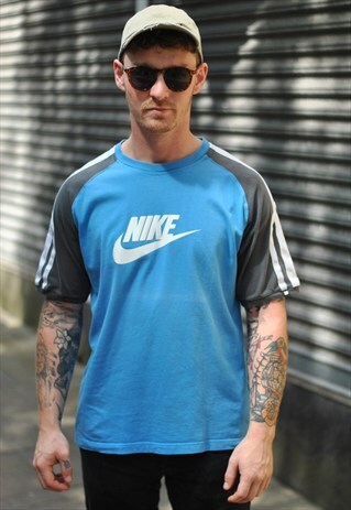 VINTAGE NIKE TSHIRT