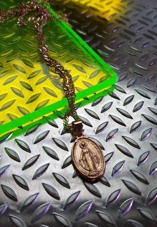 GOLD TONE COIN NECKLACE WITH REVERSIBLE GOTHIC DESIGN