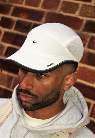 VINTAGE 90'S WHITE NIKE CAP