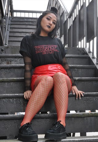 BLACK STRANGER THINGS BOYFRIEND T-SHIRT