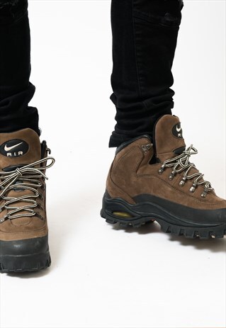 DEADSTOCK VINTAGE NIKE ACG BOOTS NEW WITH TAGS