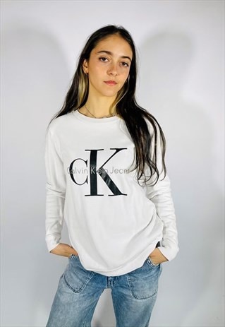 VINTAGE SIZE S CALVIN KLEIN SWEATSHIRT IN WHITE