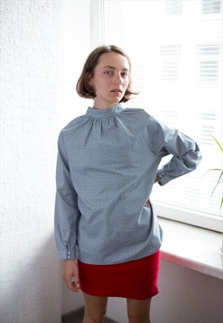 VINTAGE 70'S BLUE PATTERNED HIGH COLLAR LONG SLEEVED TOP