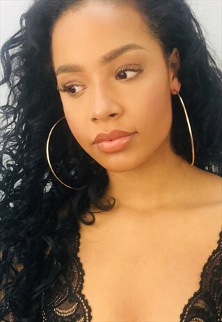 THE 90S INSPIRED LARGE GOLD HOOPS