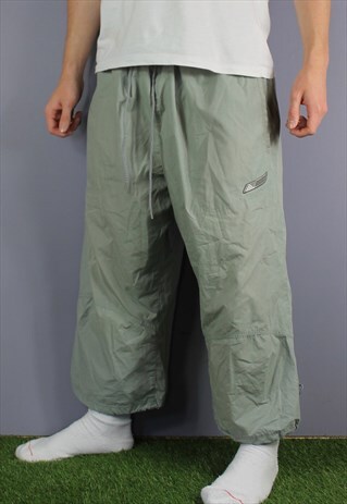 VINTAGE ADIDAS 3/4 LENGTH SHORTS IN GREY WITH POCKETS, EMBRO