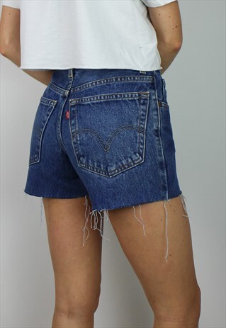 VINTAGE LEVI'S DENIM SHORTS W RED TAB BACK