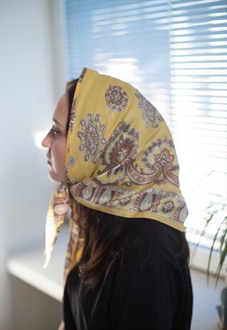 VINTAGE 80'S YELLOW PATTERNED TRIANGLE SCARF